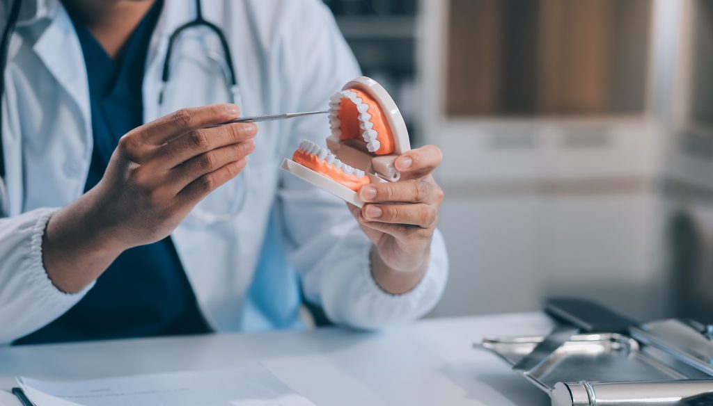 A,Dentist,Is,Using,Specialized,Dental,Equipment,To,Inspect,Dentures